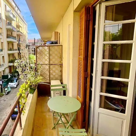 Centre Joli T2 Grandval Apartment